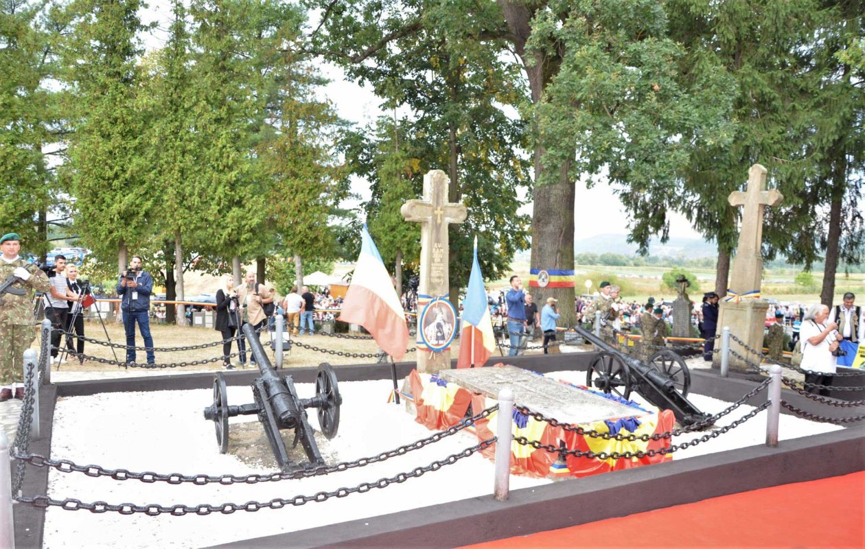 Slujiri arhiereşti la sărbătoarea Naşterii Maicii Domnului 125884