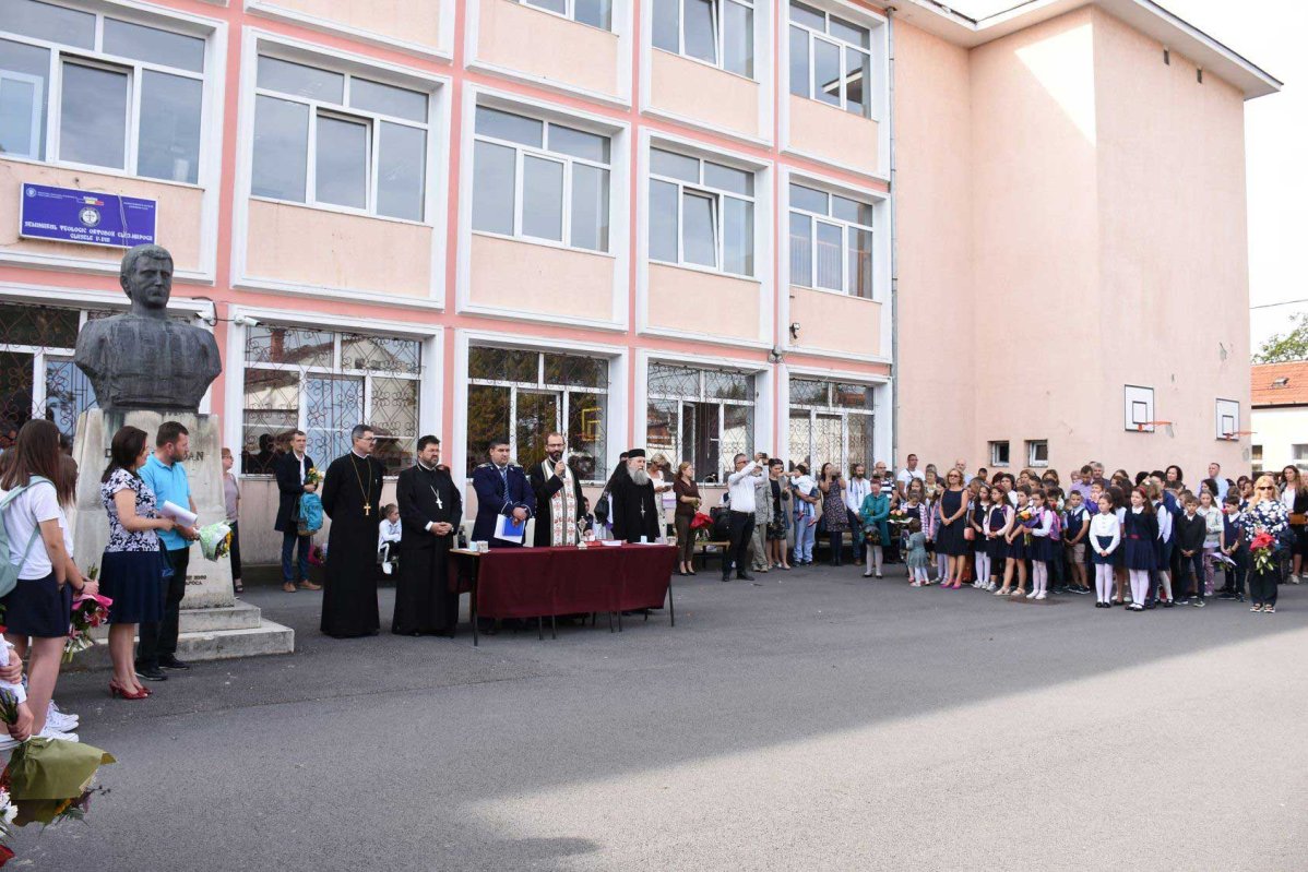 Festivități la începutul noului an școlar 125990
