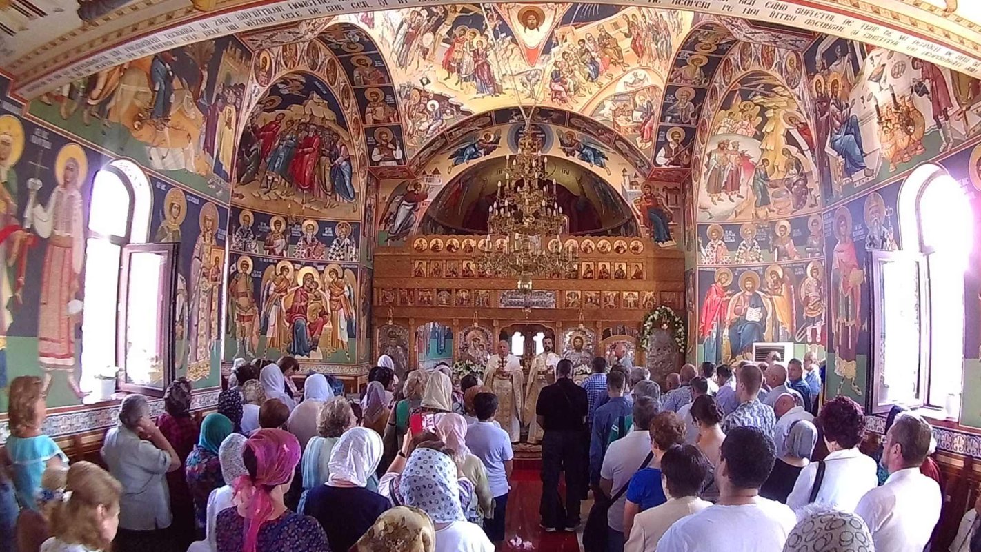 Sărbătoare la Biserica „Sfânta Fecioară Maria”-Dristor 125964