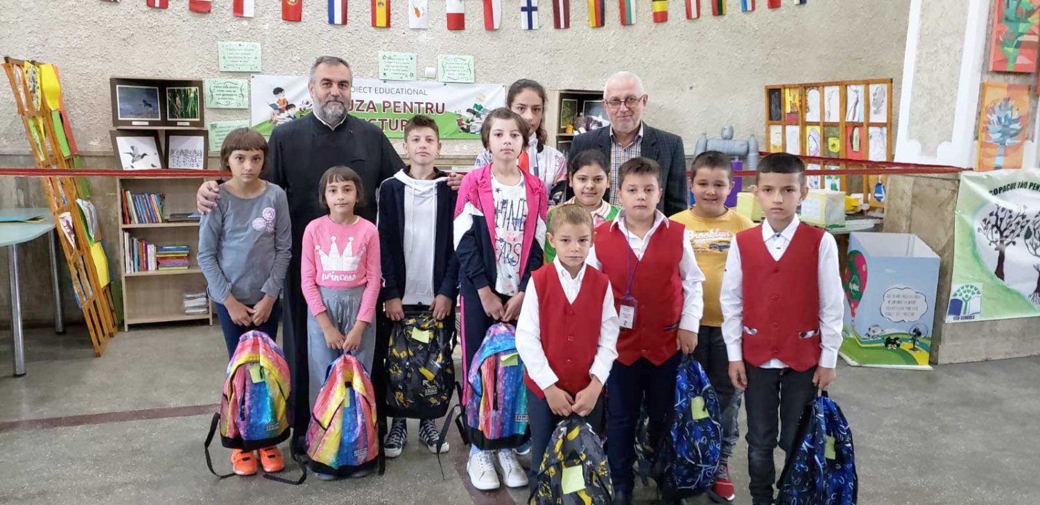 Daruri pentru elevi din partea preoţilor din Protopopiatul Fălticeni 126092