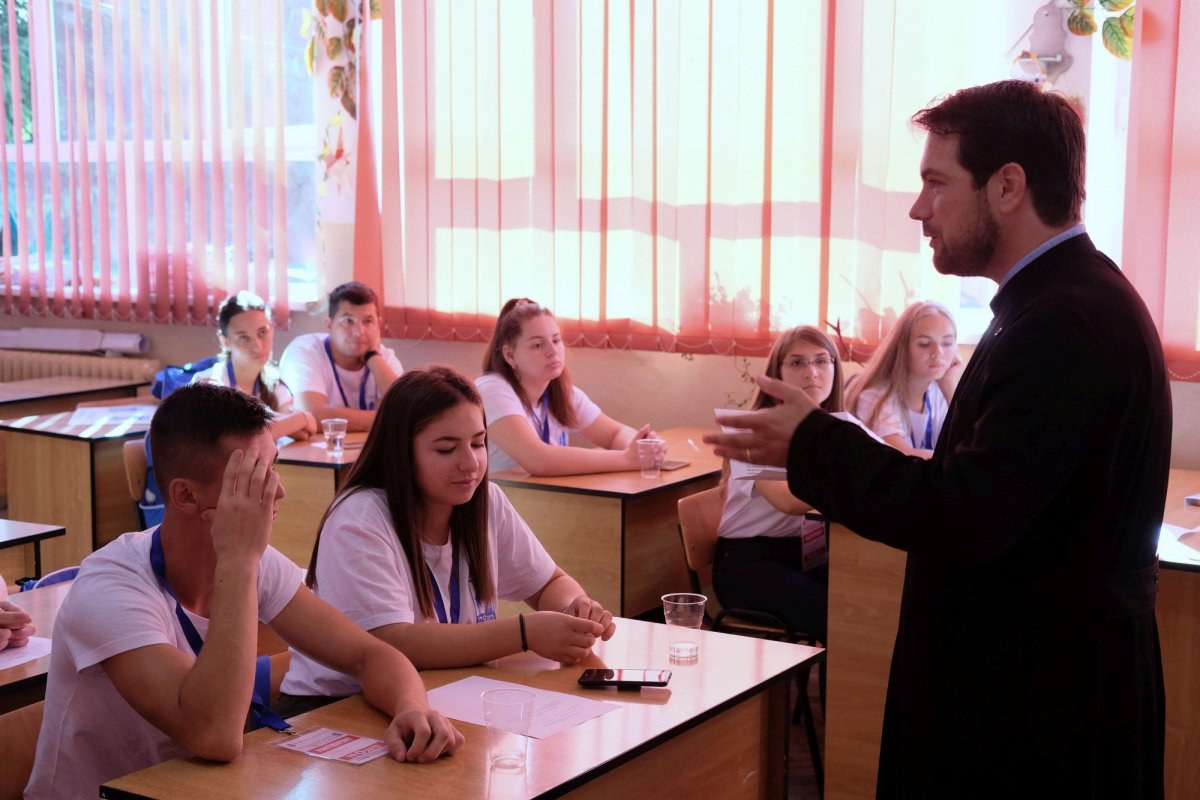 Dezbateri despre participarea tinerilor la viața Bisericii 126076