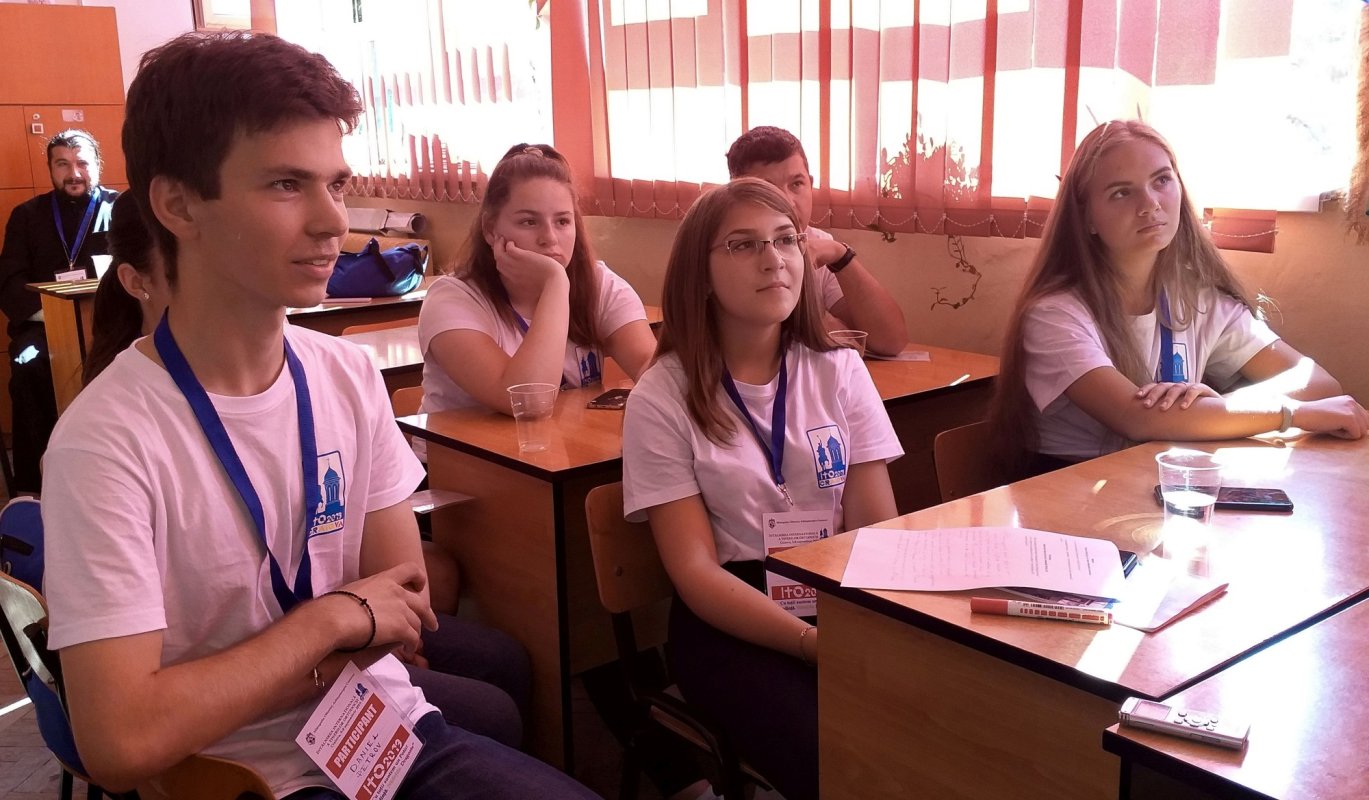 Dezbateri despre participarea tinerilor la viața Bisericii 126079