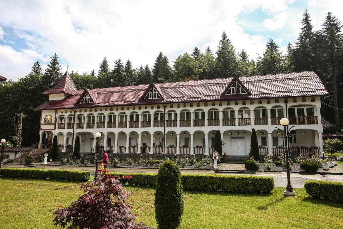 Mănăstirea Berivoi, binecuvântare pentru Țara Făgărașului 126097