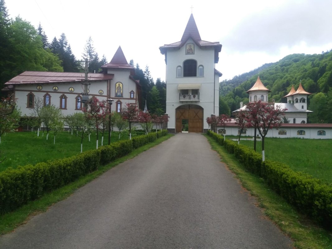 Mănăstirea Berivoi, binecuvântare pentru Țara Făgărașului 126103