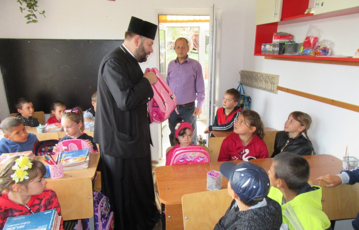 Ghiozdane și rechizite pentru copii ­din Buzău și Vrancea 126213