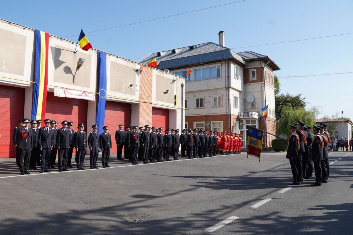 Zi de sărbătoare pentru pompierii gălățeni 126210