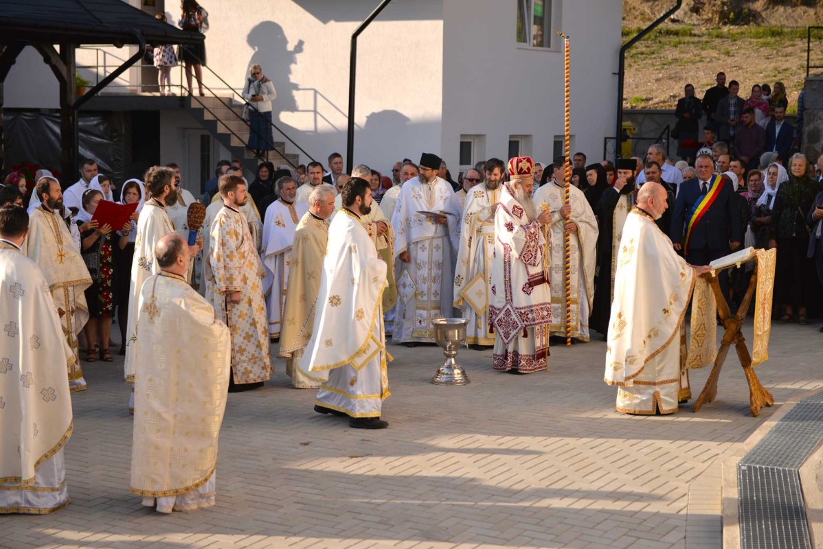 „Omul se leapădă de sine atunci când aşază Sfânta Scriptură drept călăuză” 126418