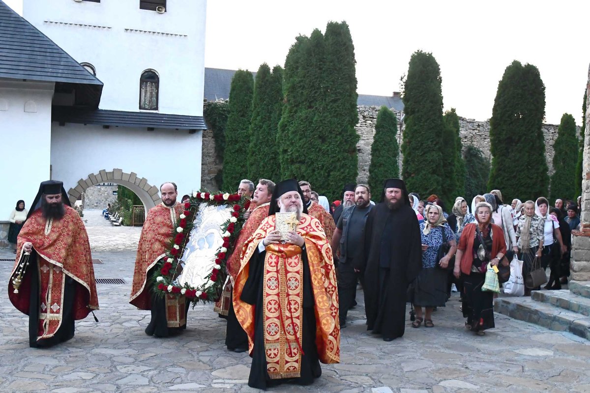 Procesiune cu icoana făcătoare de minuni a Maicii Domnului 126422