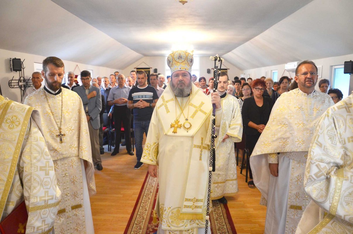 Slujiri arhiereşti şi hramuri la praznicul Înălțării Sfintei Cruci 126390