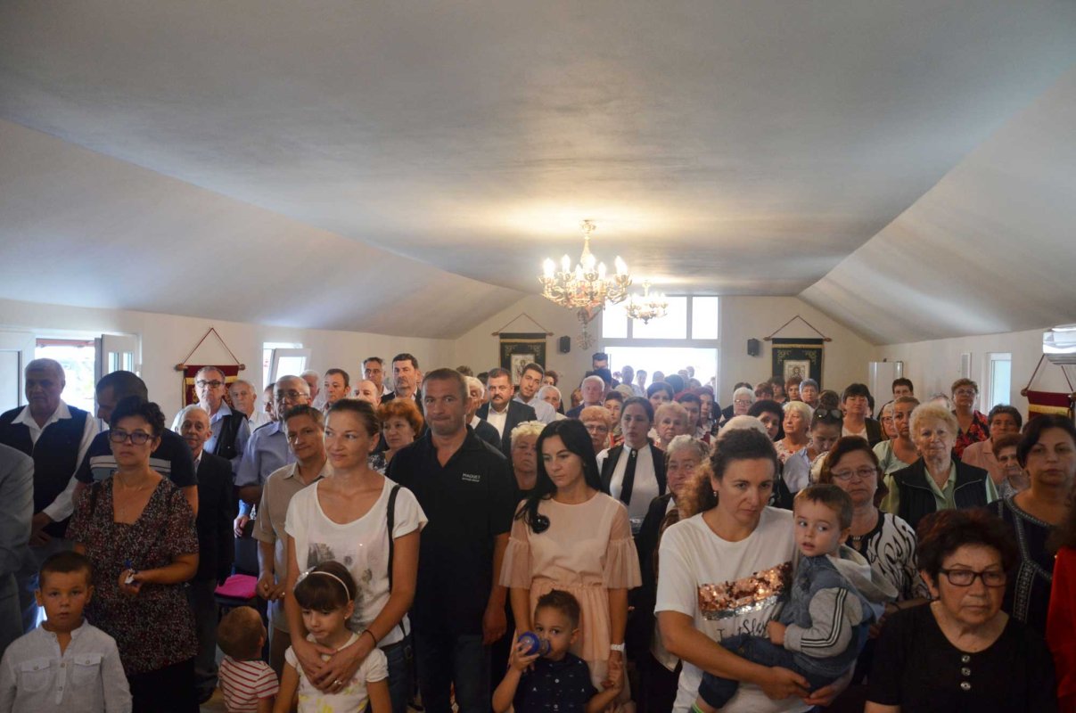 Slujiri arhiereşti şi hramuri la praznicul Înălțării Sfintei Cruci 126391