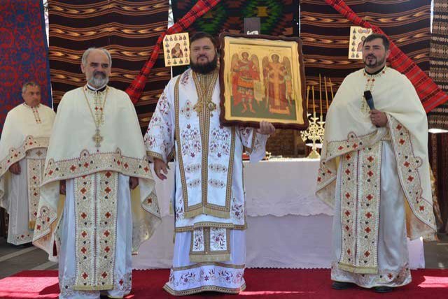 Slujiri arhiereşti şi hramuri la praznicul Înălțării Sfintei Cruci 126394