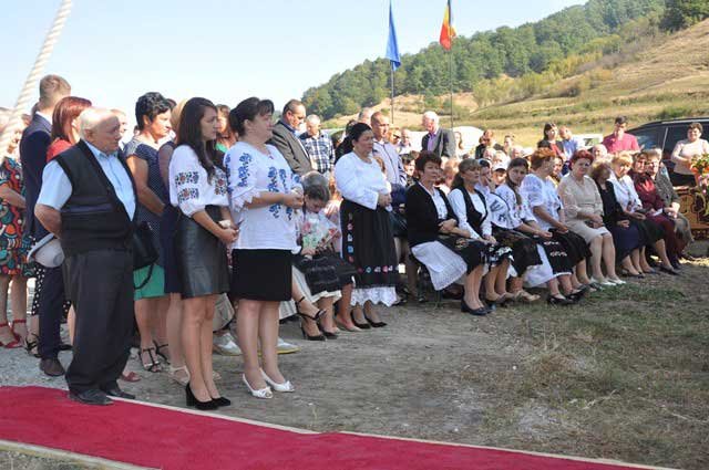 Slujiri arhiereşti şi hramuri la praznicul Înălțării Sfintei Cruci 126395