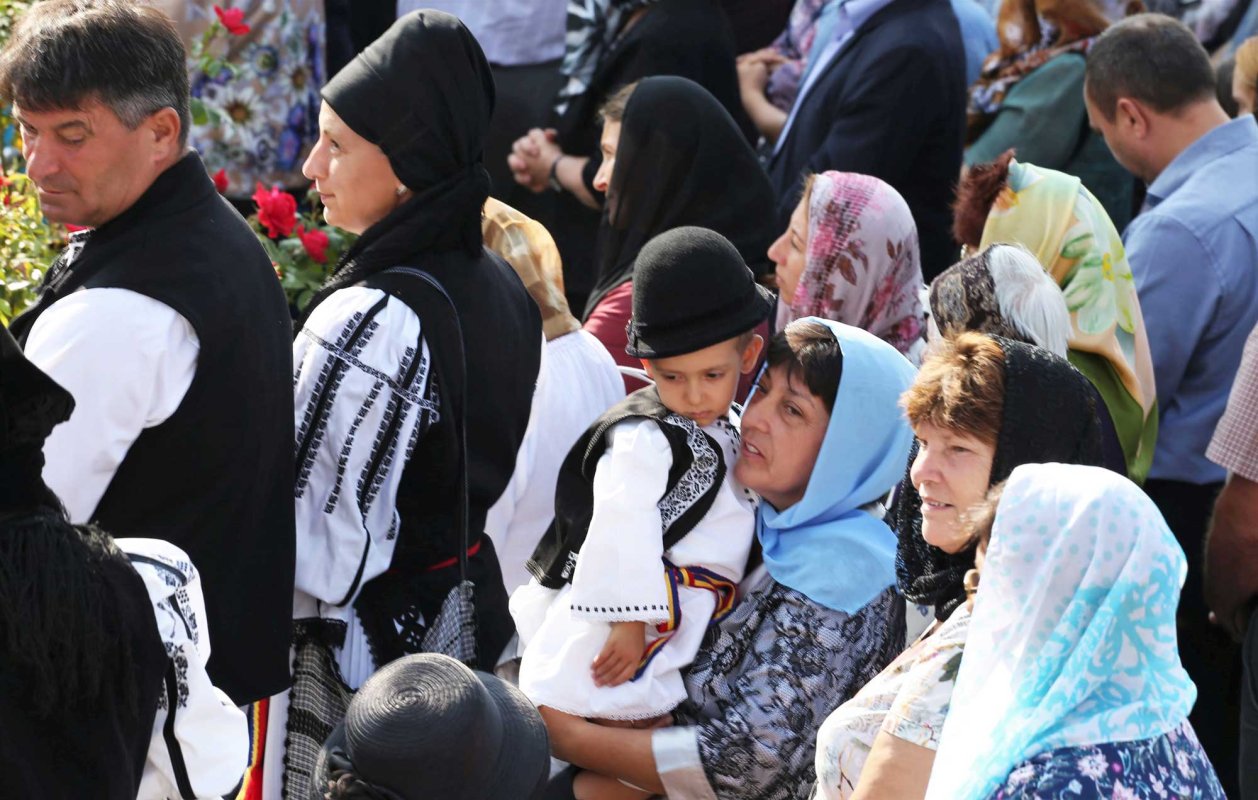 Slujiri arhiereşti şi hramuri la praznicul Înălțării Sfintei Cruci 126398