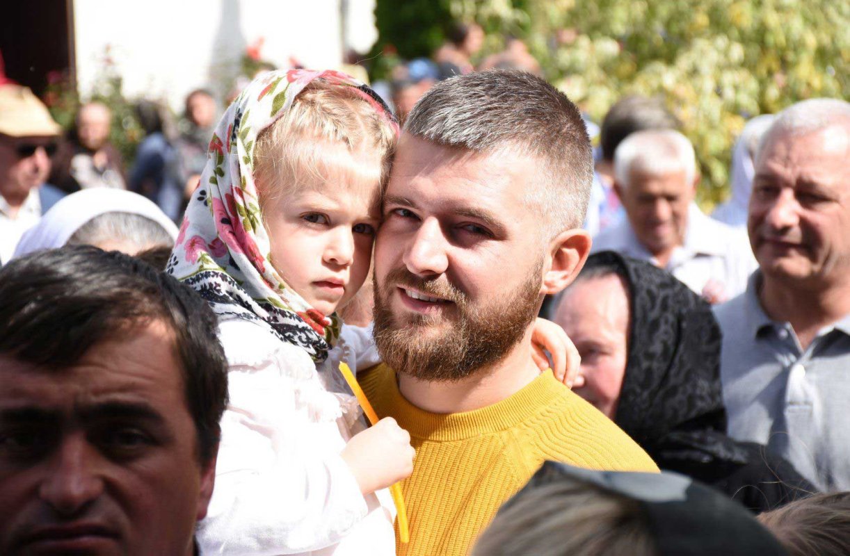 Slujiri arhiereşti şi hramuri la praznicul Înălțării Sfintei Cruci 126399