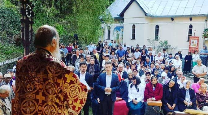 Slujiri arhiereşti şi hramuri la praznicul Înălțării Sfintei Cruci 126400