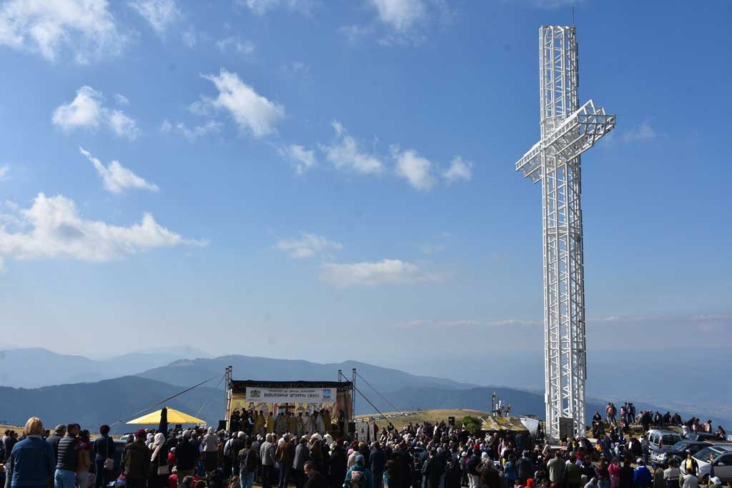 Slujiri arhiereşti şi hramuri la praznicul Înălțării Sfintei Cruci 126403