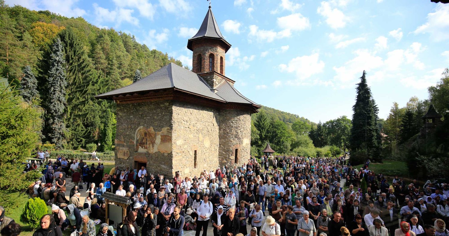 Slujiri arhiereşti şi hramuri la praznicul Înălțării Sfintei Cruci 126405