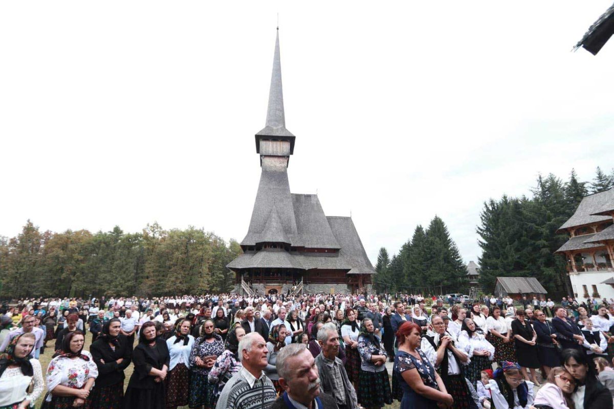 Slujiri arhiereşti şi hramuri la praznicul Înălțării Sfintei Cruci 126409