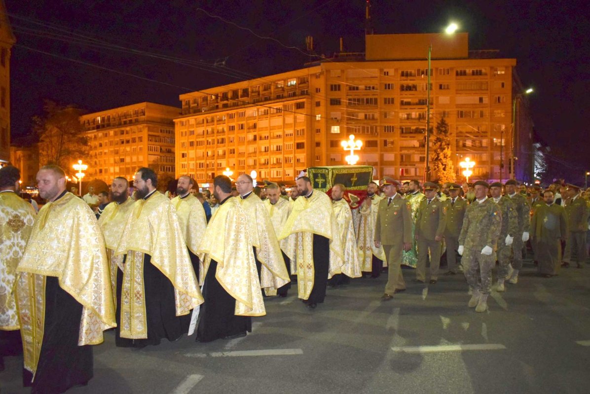 Slujiri arhiereşti şi hramuri la praznicul Înălțării Sfintei Cruci 126411