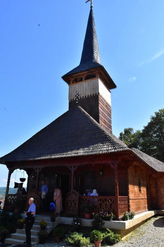 Credincioşii olteni, sub binecuvântarea Sfintei Cruci 126546