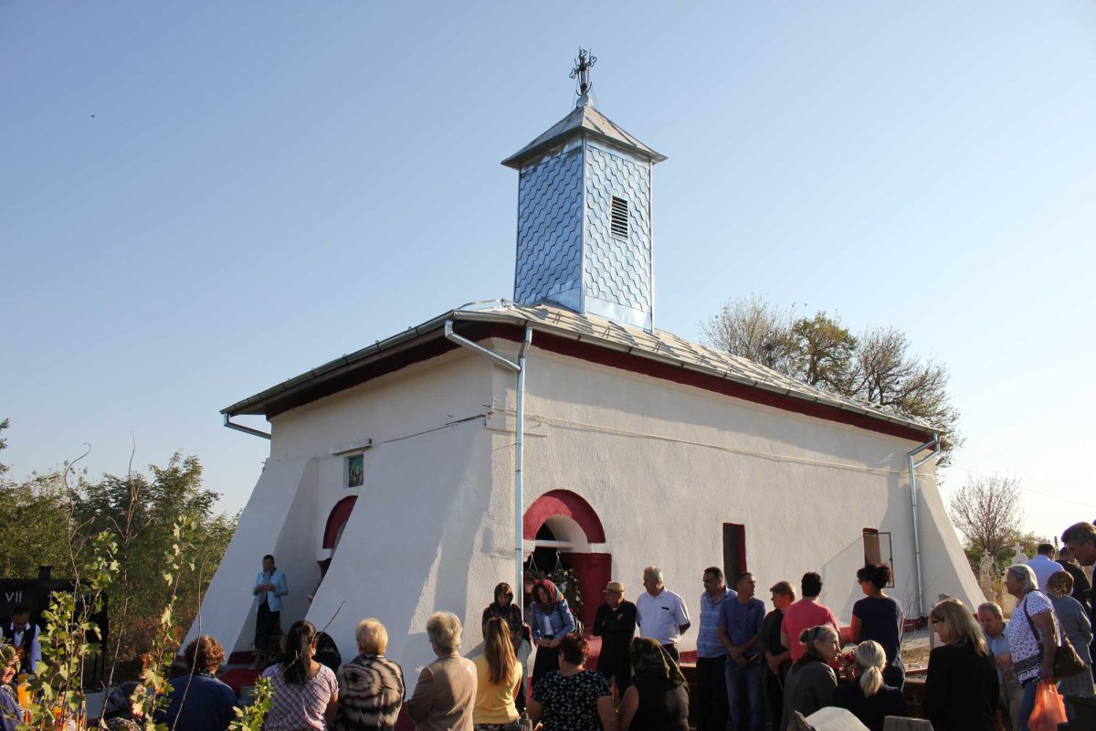 Credincioşii olteni, sub binecuvântarea Sfintei Cruci 126547