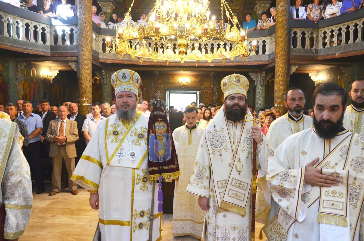 Slujiri arhiereşti în Duminica de după praznicul Înălțării Sfintei Cruci 126550