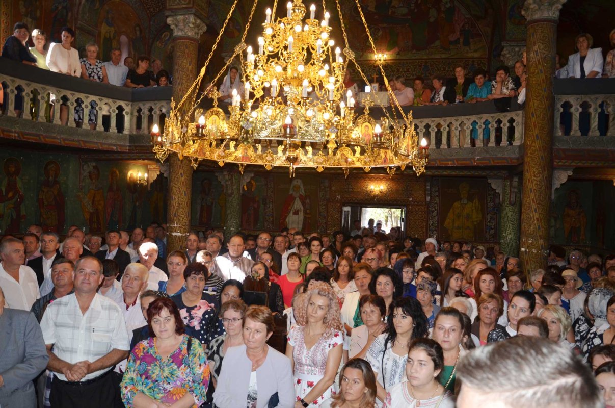 Slujiri arhiereşti în Duminica de după praznicul Înălțării Sfintei Cruci 126551