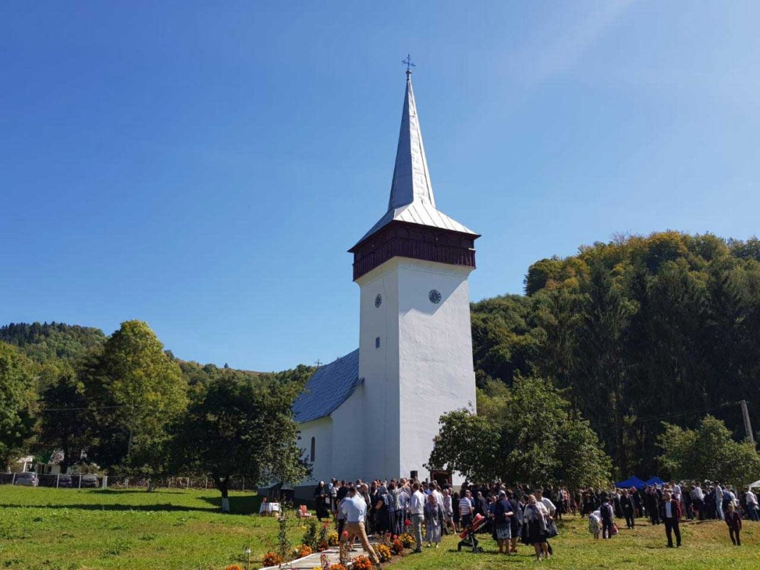 Slujiri arhiereşti în Duminica de după praznicul Înălțării Sfintei Cruci 126555