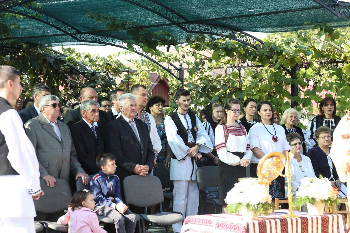 Slujiri arhiereşti în Duminica de după praznicul Înălțării Sfintei Cruci 126556