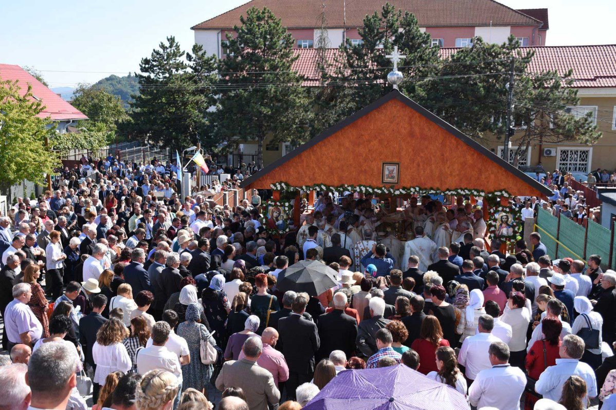 Slujiri arhiereşti în Duminica de după praznicul Înălțării Sfintei Cruci 126558
