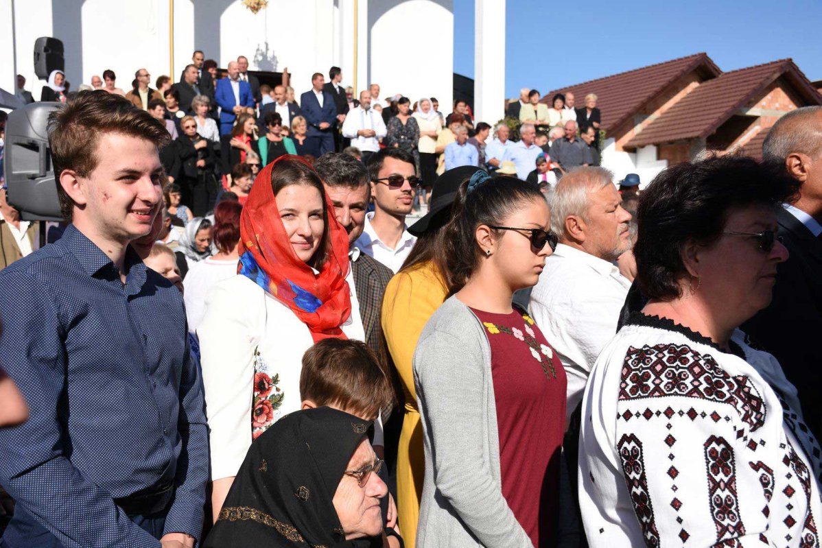 Slujiri arhiereşti în Duminica de după praznicul Înălțării Sfintei Cruci 126559