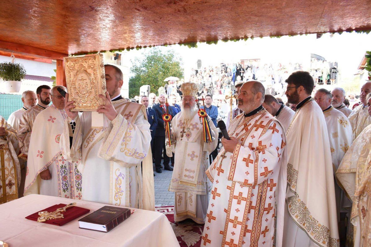 Slujiri arhiereşti în Duminica de după praznicul Înălțării Sfintei Cruci 126562