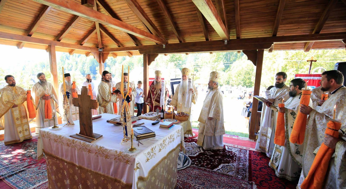 Slujiri arhiereşti în Duminica de după praznicul Înălțării Sfintei Cruci 126564