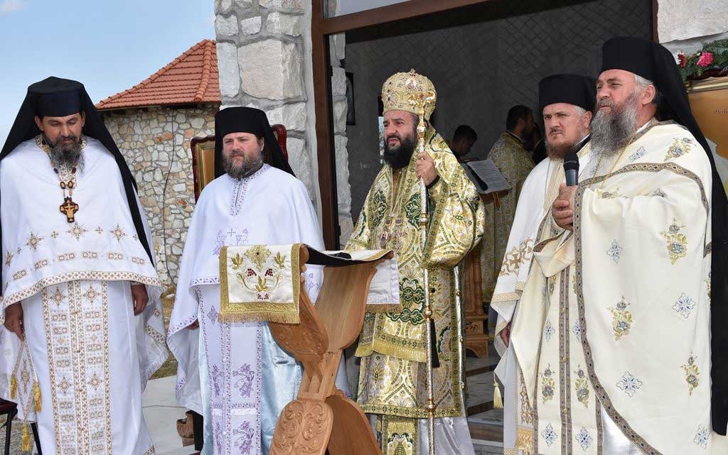 Slujiri arhiereşti în Duminica de după praznicul Înălțării Sfintei Cruci 126566