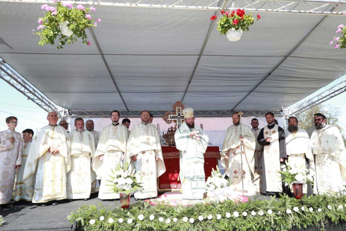 Slujiri arhiereşti în Duminica de după praznicul Înălțării Sfintei Cruci 126568