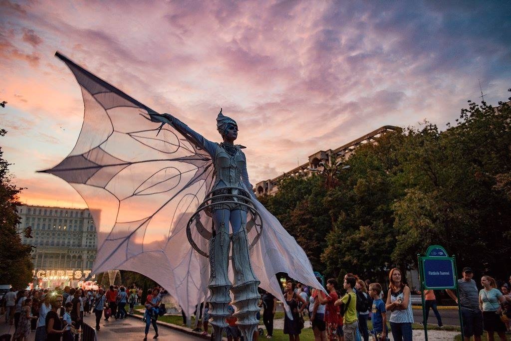 Bucureştiul se pregăteşte de sărbătoare 126690