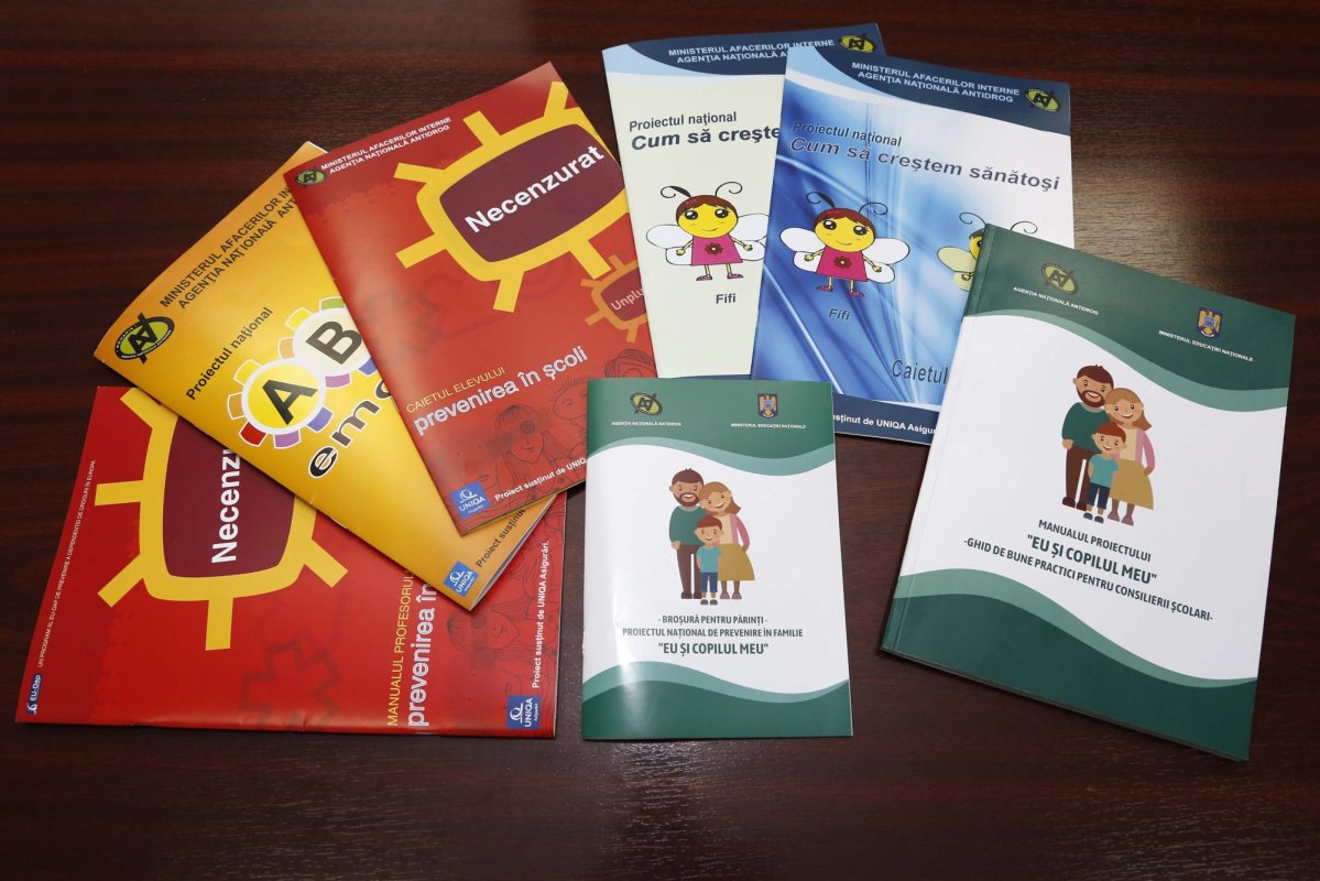 Elevi de la şcoli din Bucureşti - informaţi privind problematica drogurilor 126592