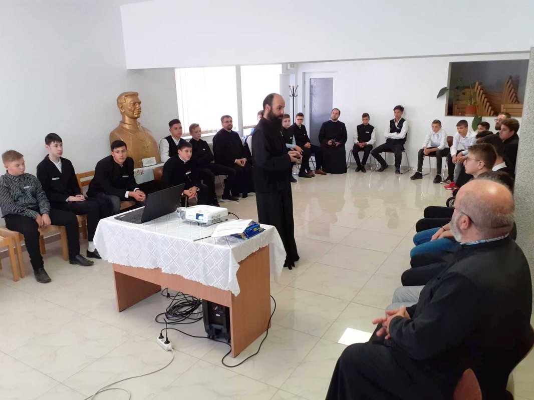 Program de mentorat pentru elevii de la Seminarul Teologic Dorohoi 126704