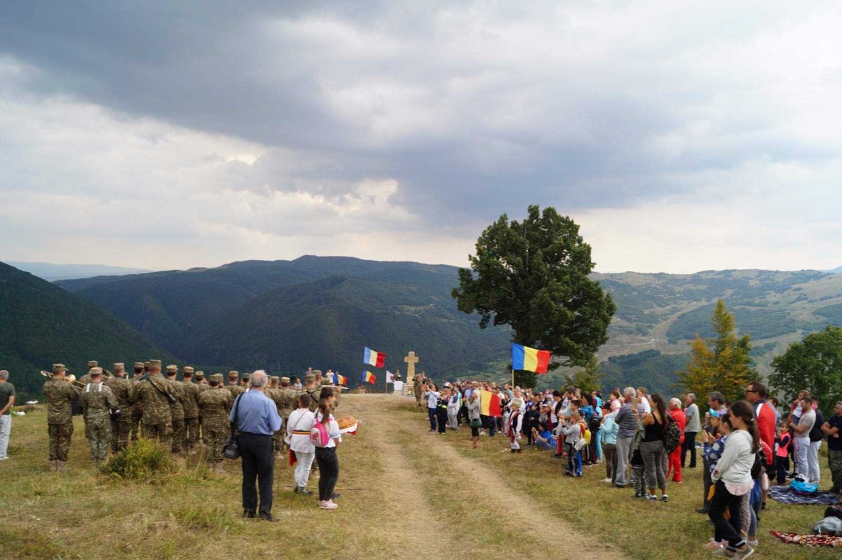 Ceremonial religios-militar pe masivul Cireşoaia 126792