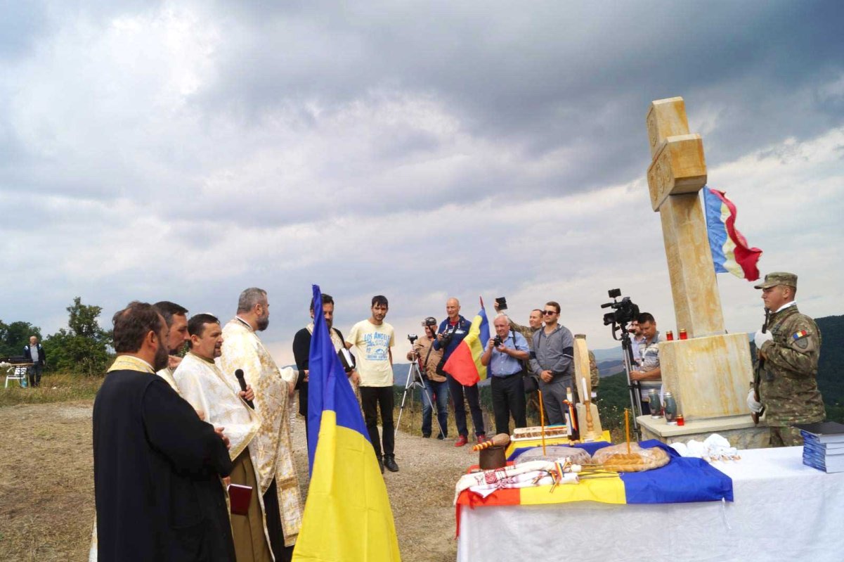 Ceremonial religios-militar pe masivul Cireşoaia 126793