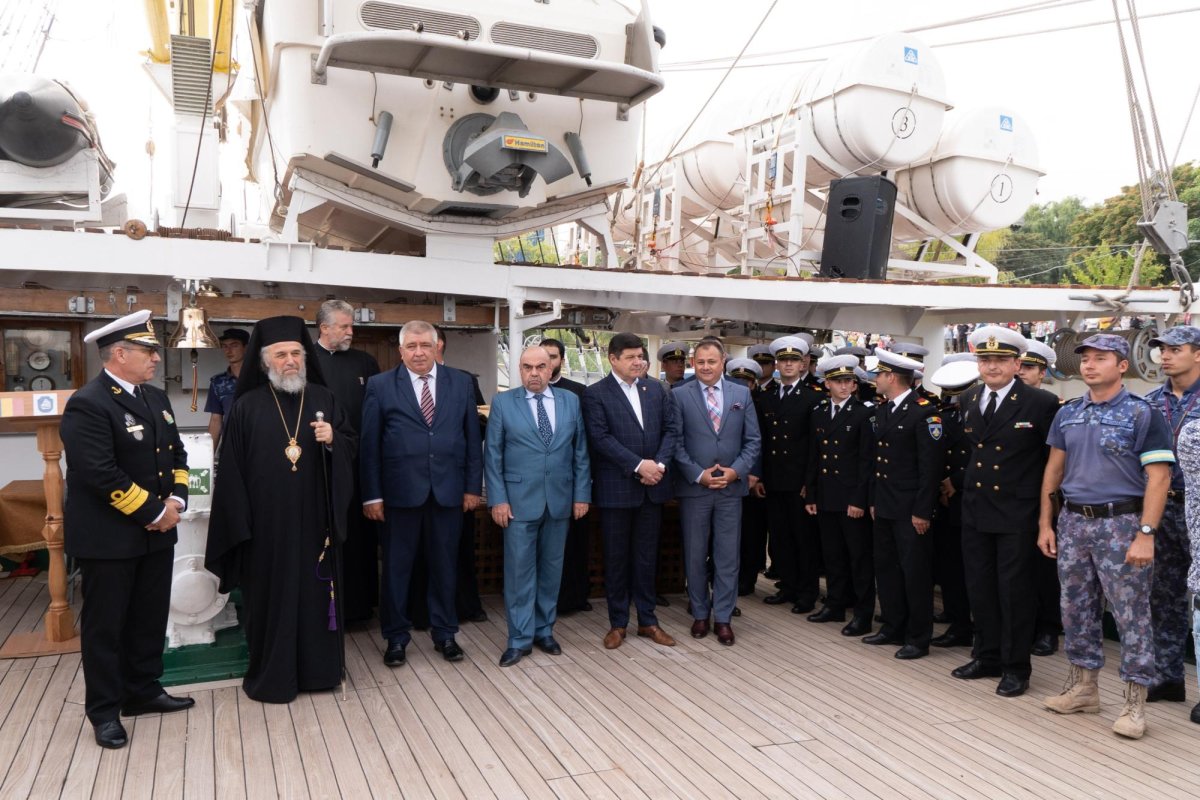 Nava-şcoală „Mircea” a Marinei Militare a acostat la Galaţi 126712