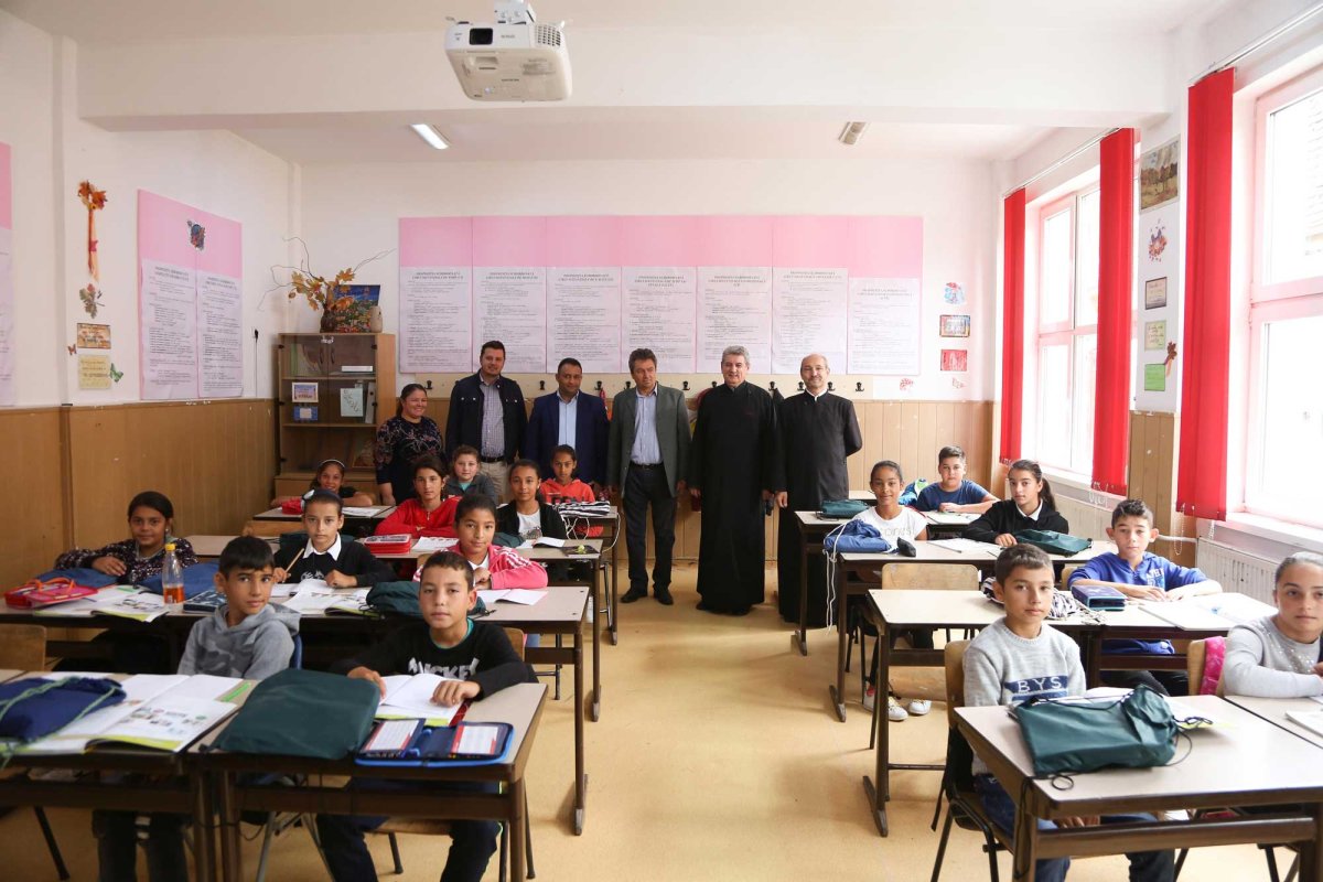 Rechizite pentru 400 de elevi din satele Văii Hârtibaciului, judeţul Sibiu 126832