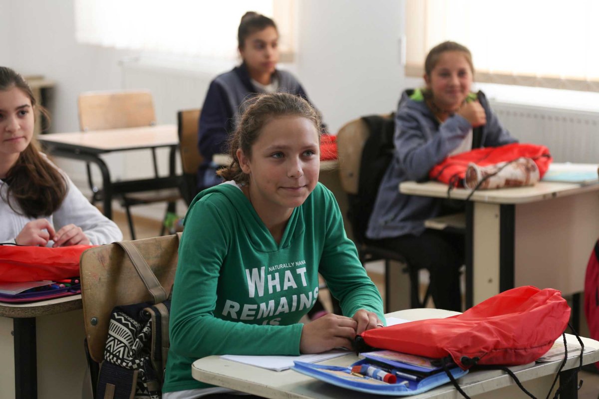 Rechizite pentru 400 de elevi din satele Văii Hârtibaciului, judeţul Sibiu 126835