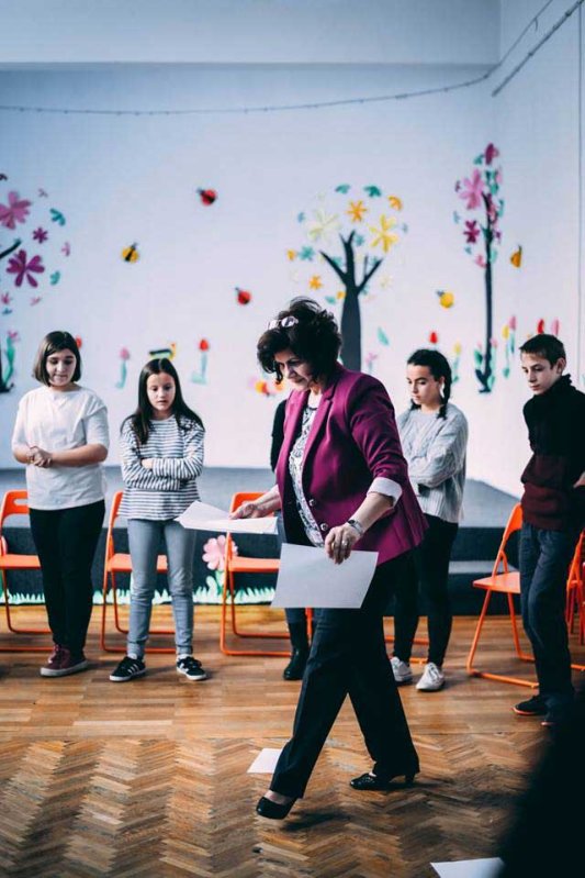 Profesorii luminaţi nasc umanitatea educată 126431