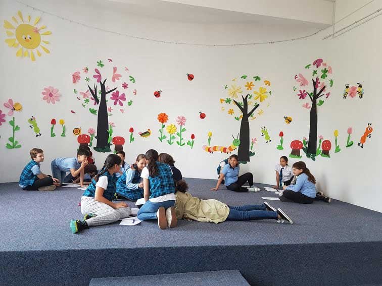 Profesorii luminaţi nasc umanitatea educată 126432