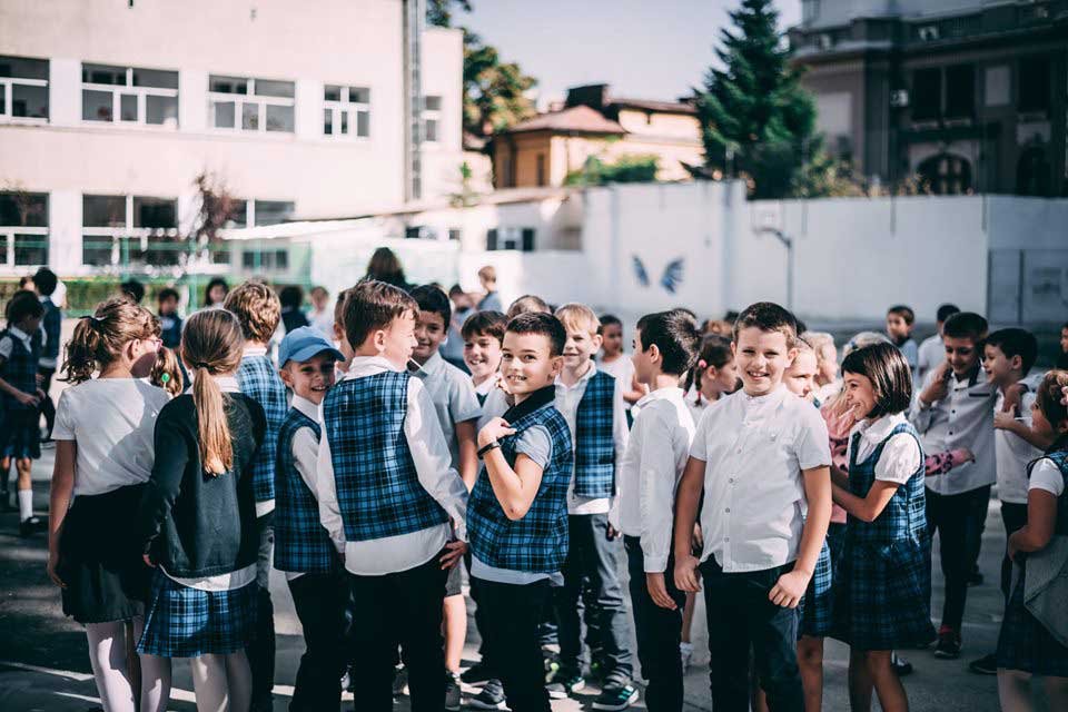 Profesorii luminaţi nasc umanitatea educată 126436