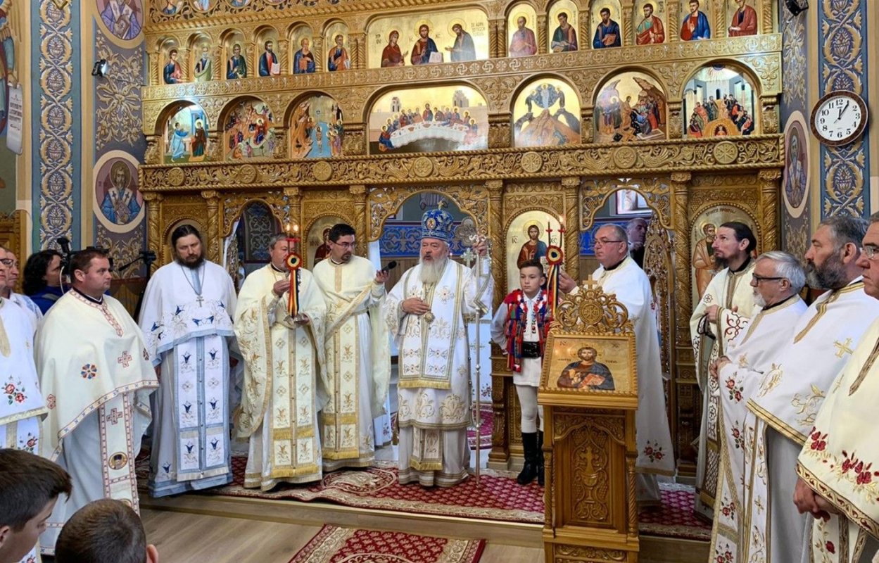 Binecuvântare arhierească la Livezile, Protopopiatul Bistrița 127016