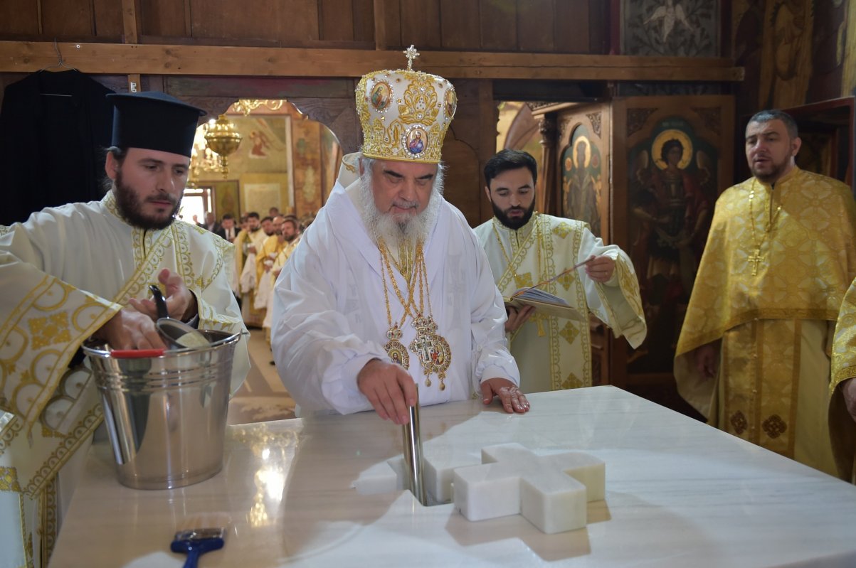 Biserica Parohiei Apărătorii Patriei 1 a fost sfinţită 126989
