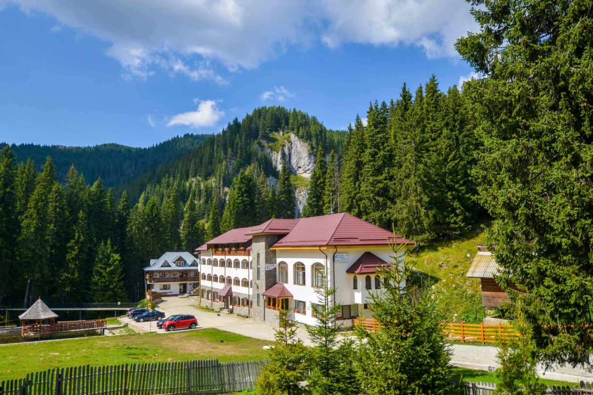 Casa lui Dumnezeu din arcada muntelui 127110