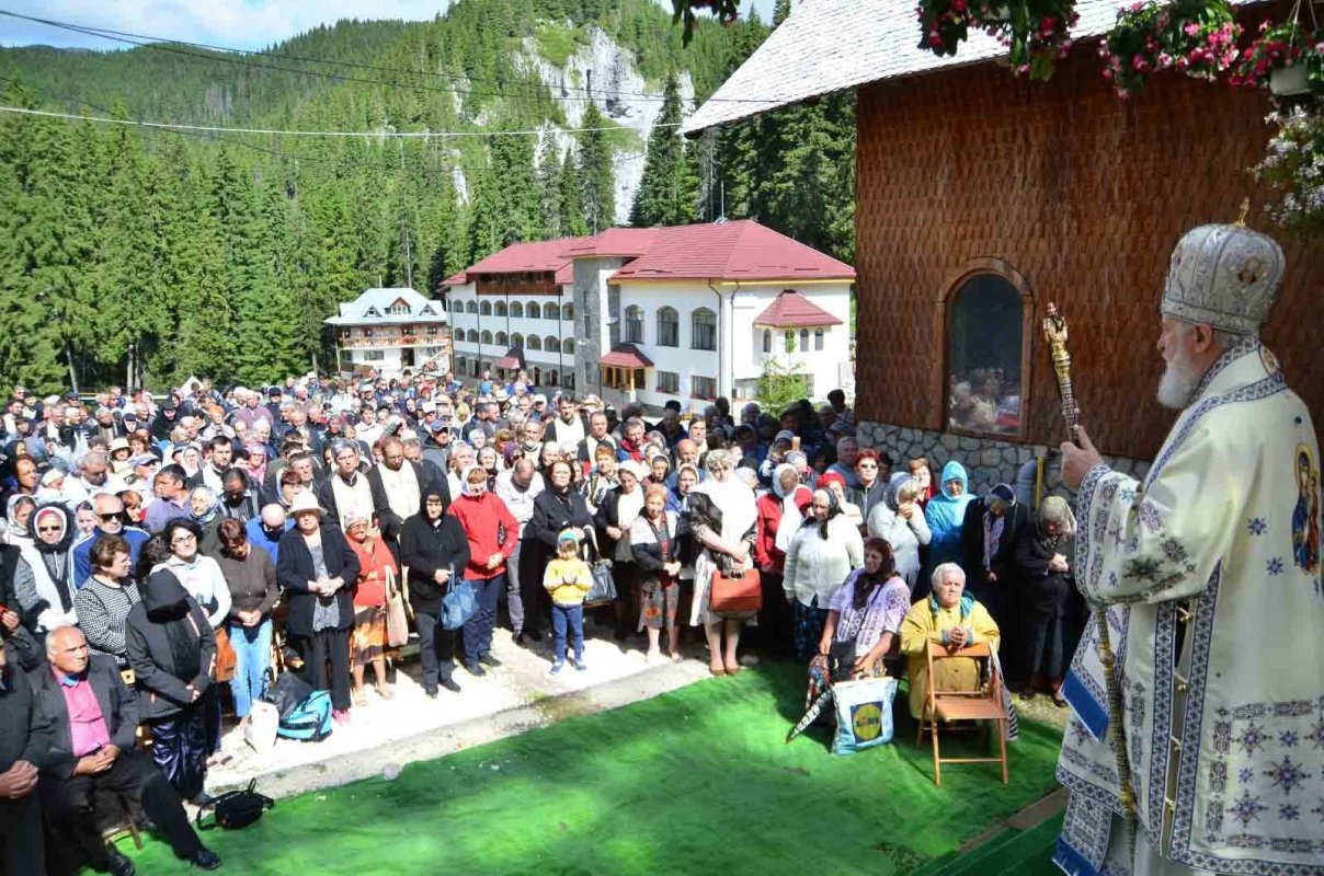 Casa lui Dumnezeu din arcada muntelui 127112